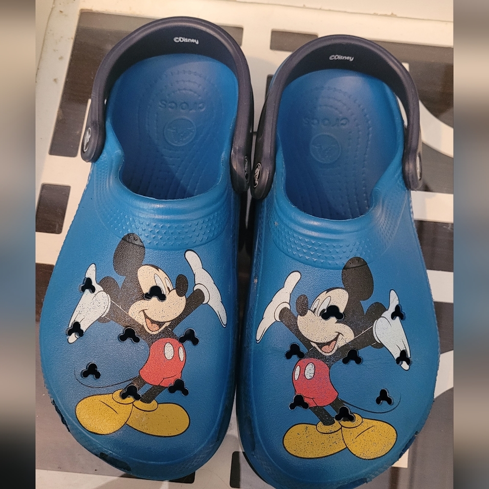 Mickey crocs! 🐭